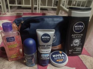 Men&#39;s Grooming Kit and clean an