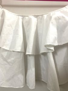 OFF SHOULDER TIERED LAYER CROPPED TOP IN WHITE
