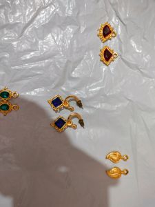 Earings Combo 4 Pairs  New Not Used.. Golden Color