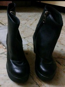 Black Leather Boots (Women&#39;s)