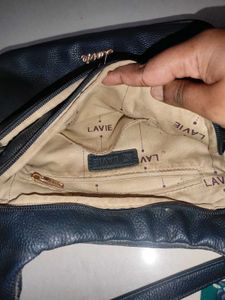 Sling Bag With Multiple Compartment