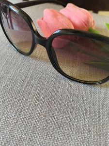 Chic Black Sunglasses