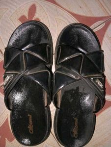 STYLISH BLACK COLOUR FLIP FLOPS