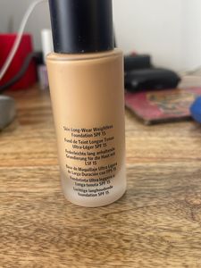 Bobbi Brown Foundation