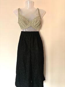 3/4th/Knee Length Lace Black Culottes