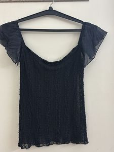 MANGO FLARY ARMS LACE TOP