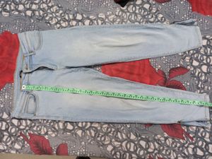 Light Wash Mom Fit Jeans With Chain Details