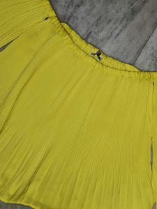 Yellow Off Shoulder Top❤️