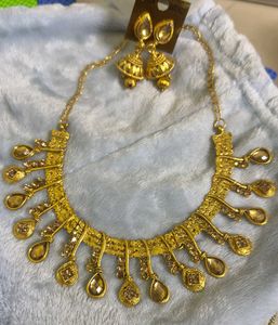 Elegant Gold-Toned Necklace Set