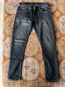 Levis Dark /navy Blue Jeans