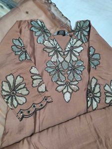 PAKISTANI SUIT WITH EMBROIDERY