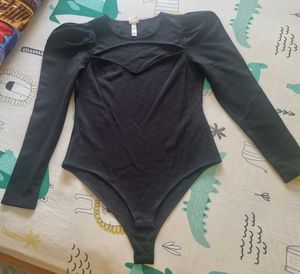 H&amp;M Beautiful Black Puffed Sleeve Bodysuit