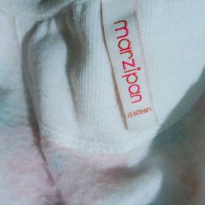 Girls wearing Sweater Hoodie Of Multicolour