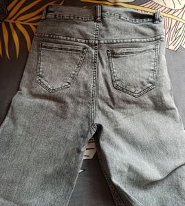 Stretchable Grey Jeans For Women