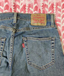 Levi&#39;s Jeans For Men - 28 Waist