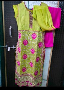 Women Straight Embroidary Suit Set