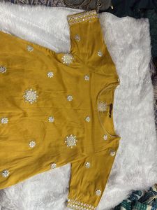 🔥Embroidered Mustard Tunic Kurti 🔥