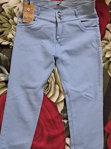 STYLISHT LIGHT BLUE JEANS FOR WOMEN&#39;S