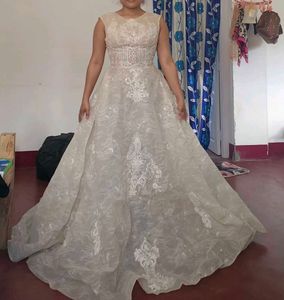 Cream wedding gown with pocket