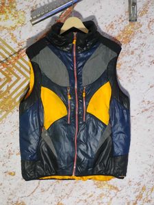 Sleeveless half jackets