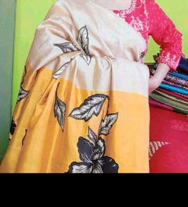 Women  Yellow Saree