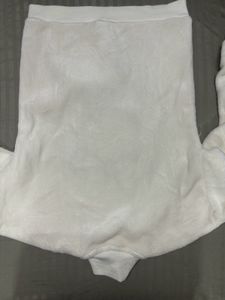 WHITE SWEATER