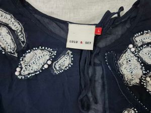 Stylish lulu and sky top