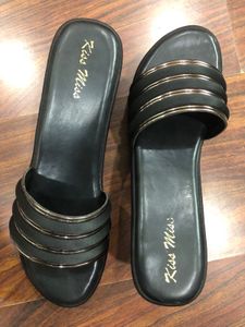 Chic Black Wedges Size UK4