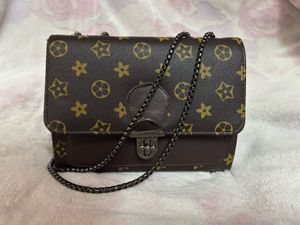 Brown Patterned Crossbody Bag 🤎