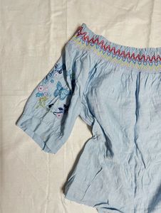 Off-Shoulder Embroidered Top💙💙