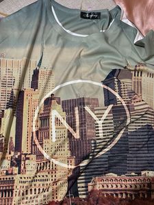 NY Skyline Graphic Top