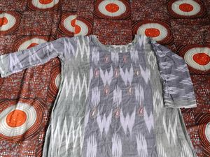 Grey & White Ikat Kurti with Embroidery – Preloved