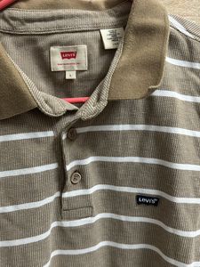 Levi’s T-shirt