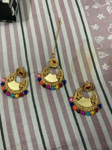 Beautiful ear rings with maang tikka