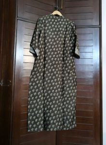 Aura Women Olive Green Embellished Silk Kurta Set