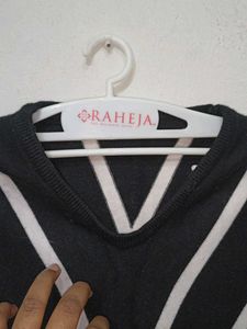 V Neck Striped 🦓 Sweater