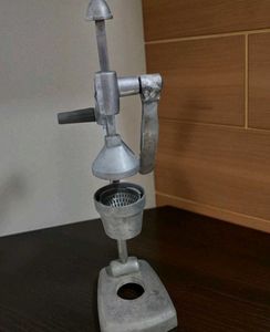 Classic kalsi cast aluminium hand press juicer