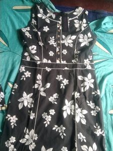 Beautiful Kurti Of Black 🖤 n White 🤍 flowers