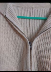 Cream Knit Zip-Up cardigan