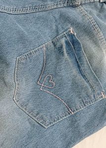 Adjustable Capri Jeans With Pink Details