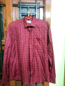 1 time used Regent Corporate Shirt L size ( The Perfect shirt for men) need Ironing only it wil look 100 %l new