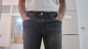 YOUSTA Black Straight-Fit Jeans Size 32