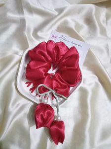 Tulip Pearl Scrunchie
