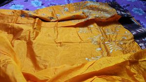 Selling dis Beautiful Jari Work Saree
