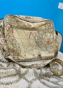 🌍 Vintage Map-Print Messenger Bag – Stylish &amp; Spa