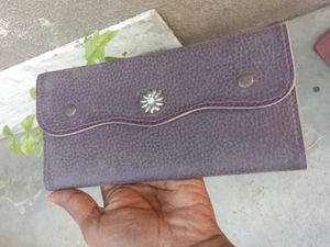 2pcs Stylish Bi-Fold Wallets &amp; Hair Brush