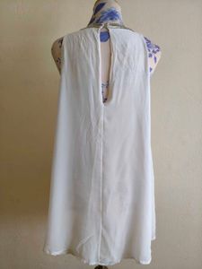 Chic Sleeveless Blouse