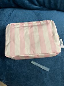 VS ICONIC STRIPE MAKEUP POUCH