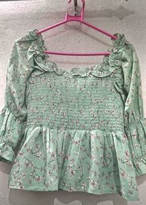 Floral Ruffle Top💫💋💥