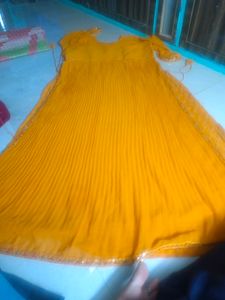 Nayera Cut H